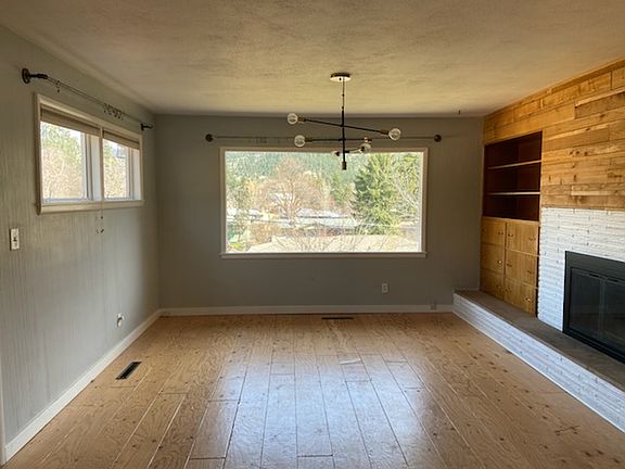 4th image of 2320 Skyline Dr