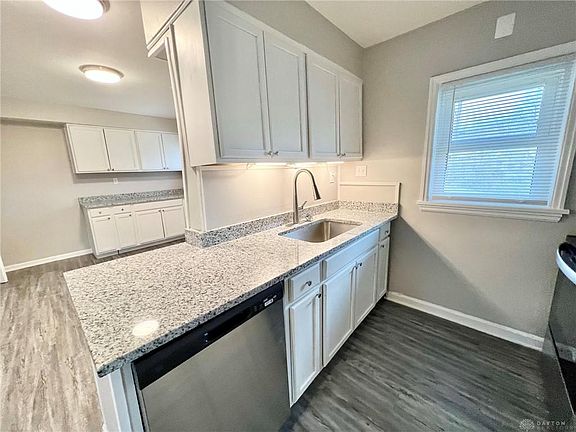 5th image of 1722 Parkhill Dr