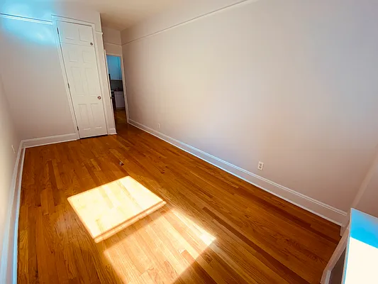 Rented by Metropolis Real Estate of Manhattan | media 22