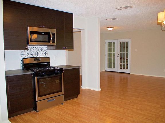 4th image of 411 Lazy River Dr