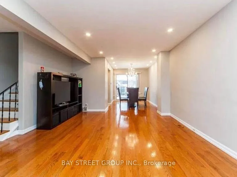 57 Medway Cres #UPPER FLOOR — Photo 3