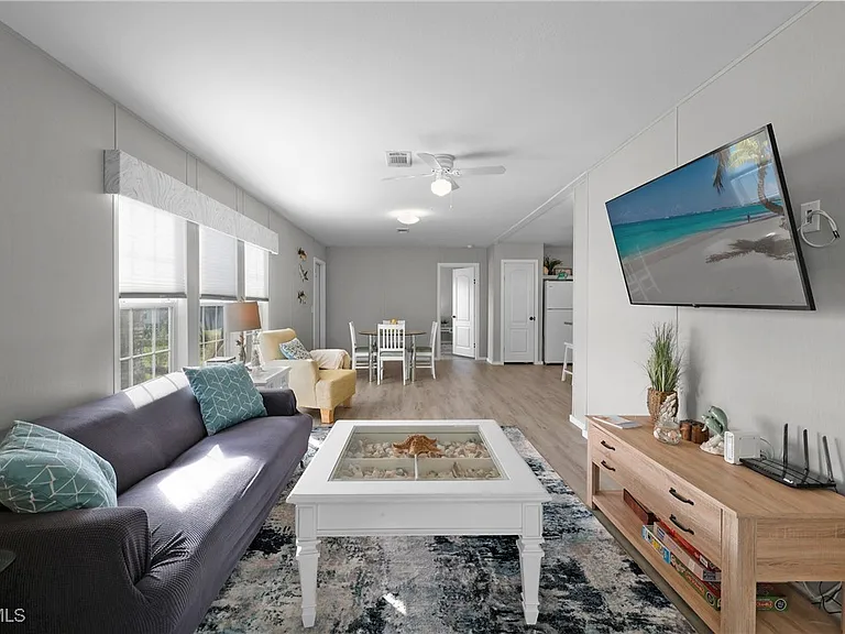 1747 Beverly Dr — Photo 12