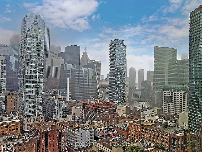 318 Richmond St W #2505 — Photo 28