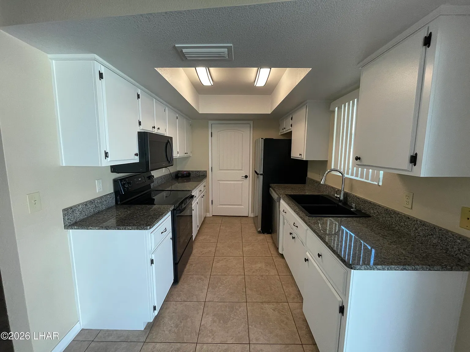 3 bed, 2.0 bath, 1204 sqft, $1,600 — Photo 3