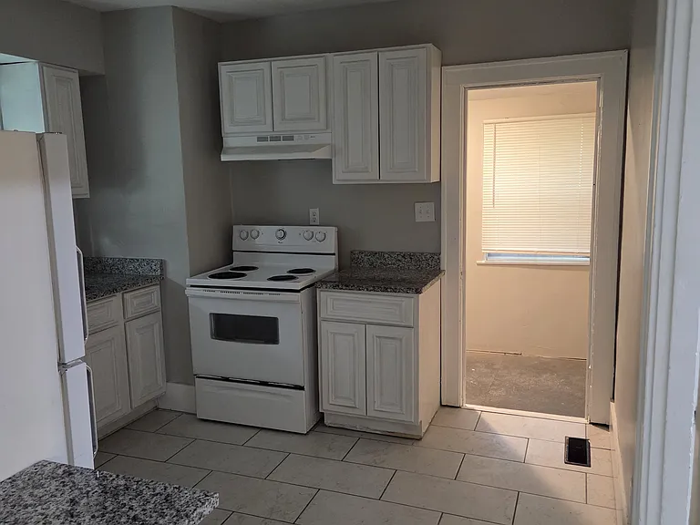 3104 Grand Ave — Photo 4
