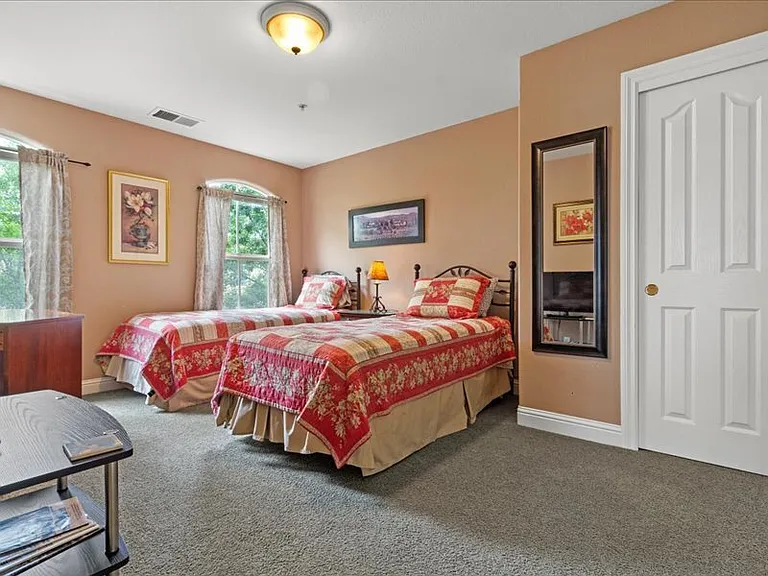 966 McClelland Dr — Photo 25