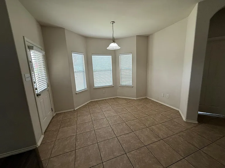 1514 Kothman Dr — Photo 3