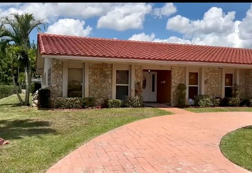 1st image of 10315 NW 39 Manor