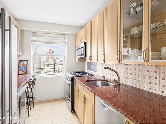 2nd image of 1652 1st Ave #20H
