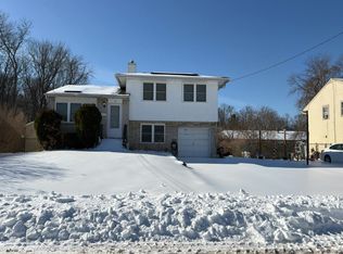 33 Beaver Dr, Barrington, NJ 08007