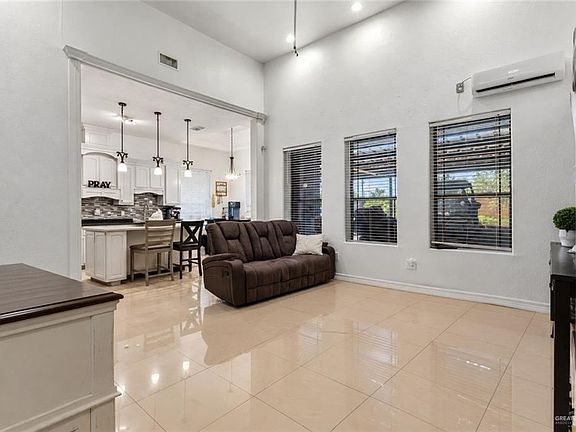 2nd image of 1208 Encino Dr