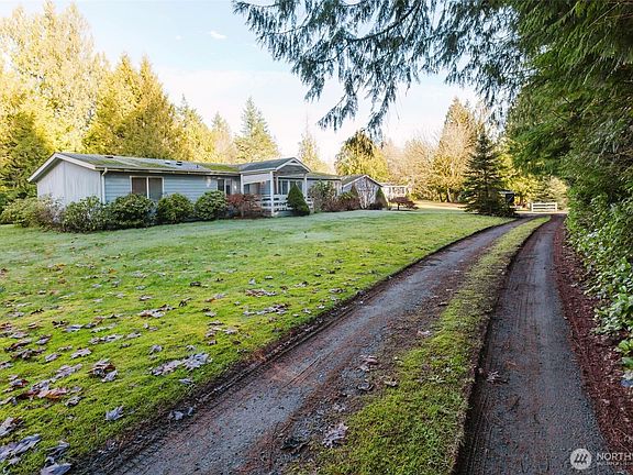 3rd image of 11129 Corey Lane NE