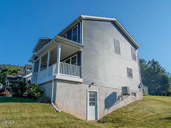 3rd image of 324 Forrest St S