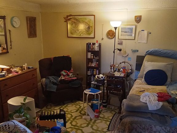5th image of 118 Forrest St