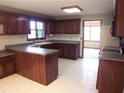 5th image of 1108 Maywood Dr