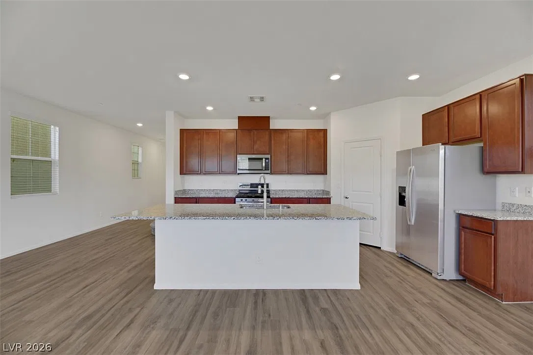 5 bed, 4.0 bath, 2467 sqft, $2,700 — Photo 3