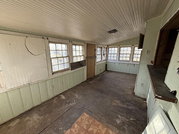 5th image of 164 Johnson Ave