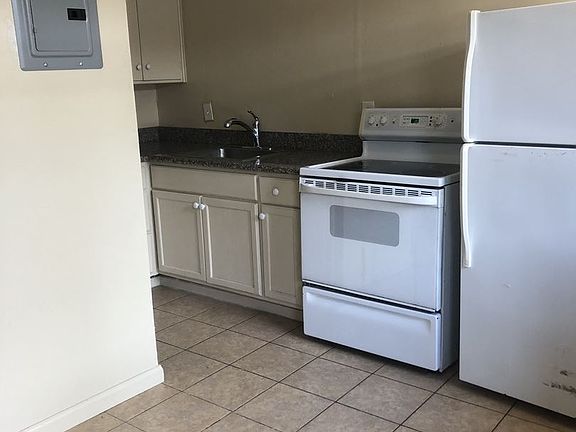 2nd image of 1847 E 25th St APT 8