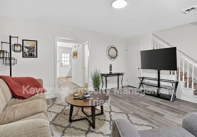 115 S Mendenhall St #D — Photo 2