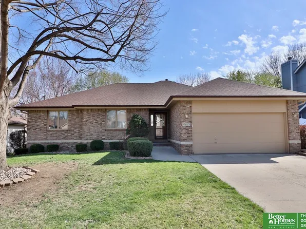 1907 Skyhawk Ave, Papillion, NE 68133