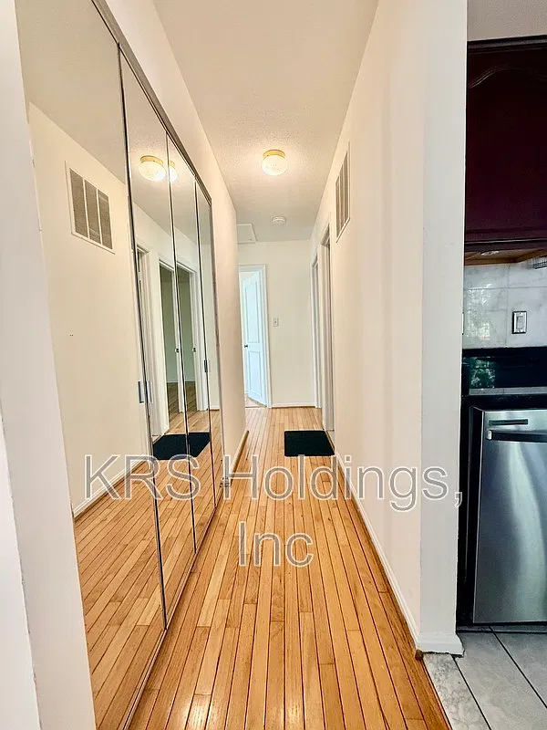 4 bed, 2.0 bath, 1952 sqft, $3,300 — Photo 4
