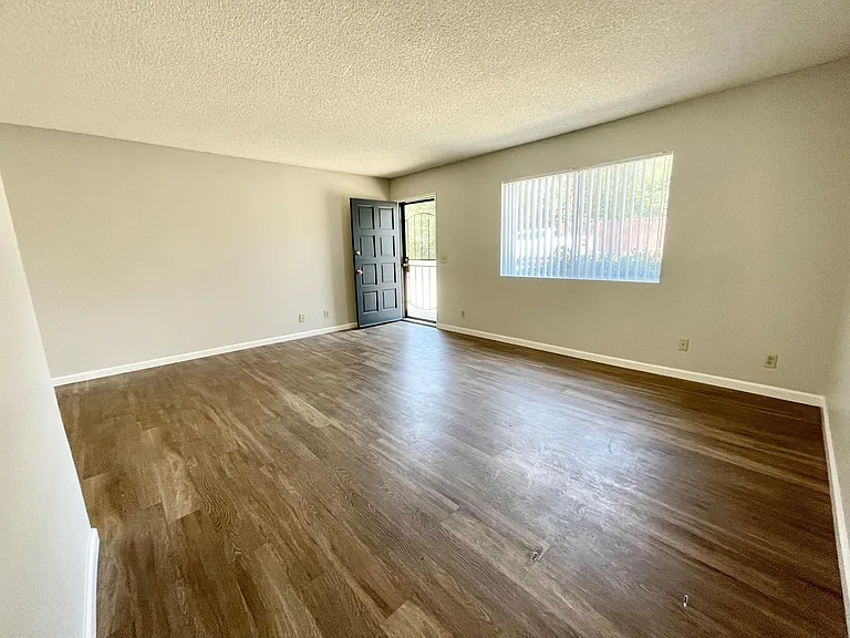 2350 Sea Breeze Dr — Photo 9