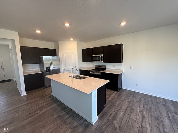 3rd image of 2068 Quail West Dr