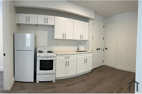 1666 Grand Ave #2D Photo 1