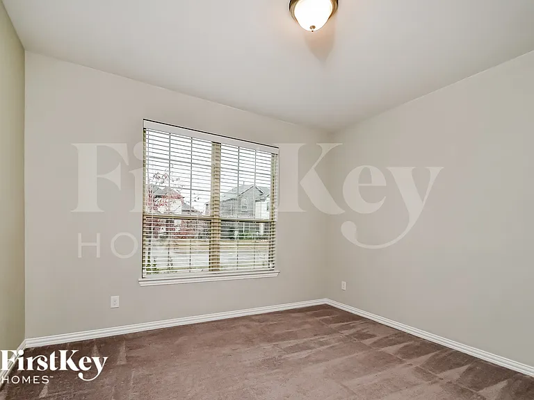 2815 Willow Ln — Photo 10