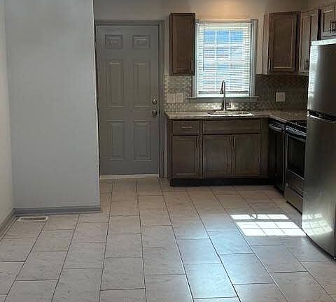 3rd image of 1008B Brownlea Dr