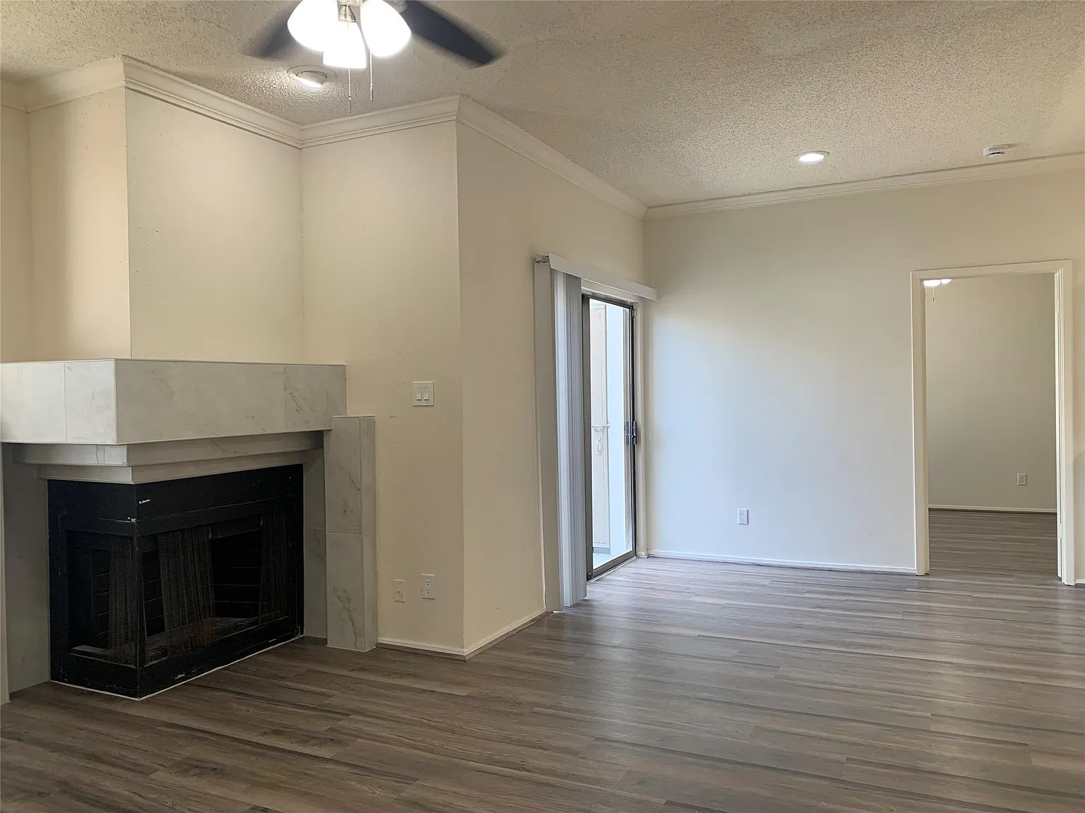 2 bed, 2.0 bath, 998 sqft, $1,700 — Photo 2