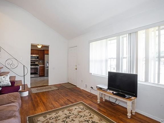 5th image of 39 Superior St