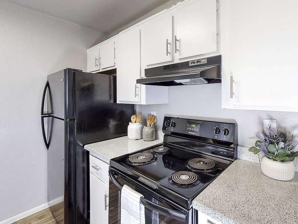 2nd image of 2217 E Cactus Rd #13