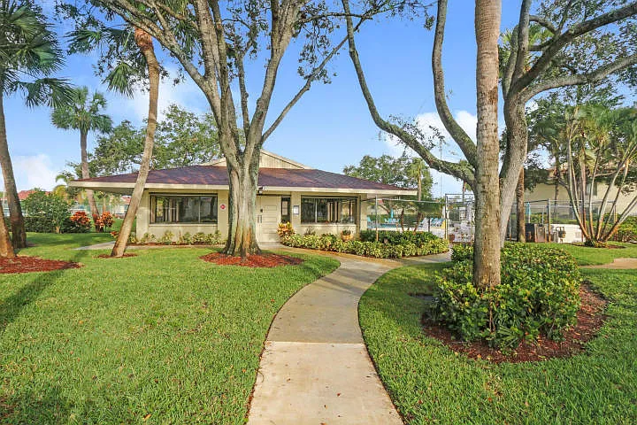 6504 Chasewood Dr #G — Photo 31