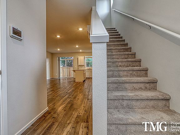 4th image of 5811 NE 80th Ct