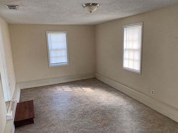 4th image of 4762 Merrimac Ave