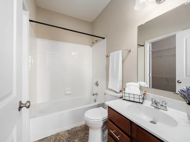 1104 Balmoral Dr #1 — Photo 54