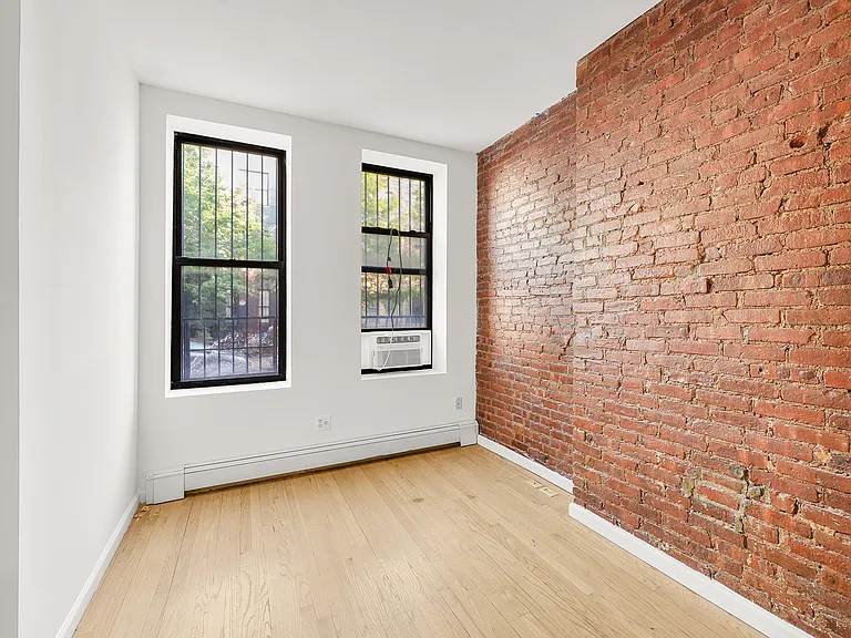 851 Hart St #1 — Photo 1