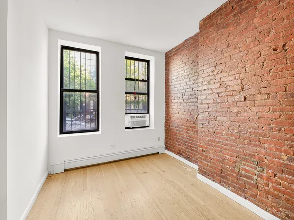851 Hart Street image 1 of 26