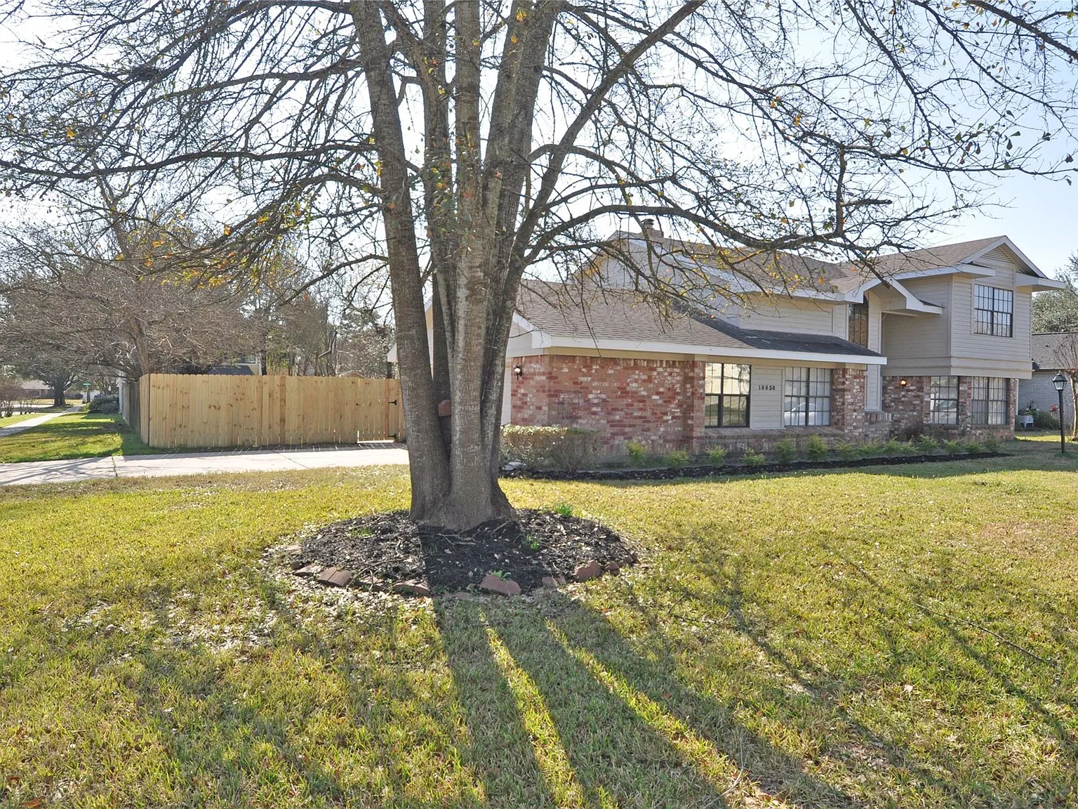 4 bed, 3.0 bath, 2772 sqft, $2,499 — Photo 2