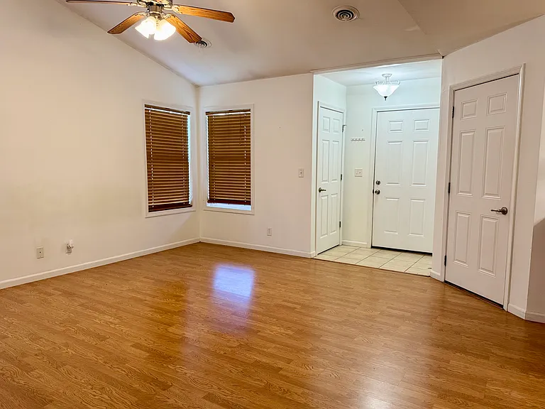 514 Brooklawn Dr — Photo 2