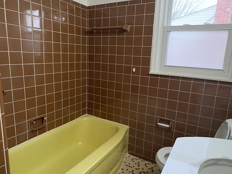 18270 Spring Ct S — Photo 8