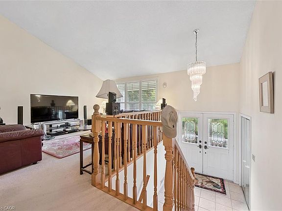 3rd image of 176 Sandford Fleming Dr
