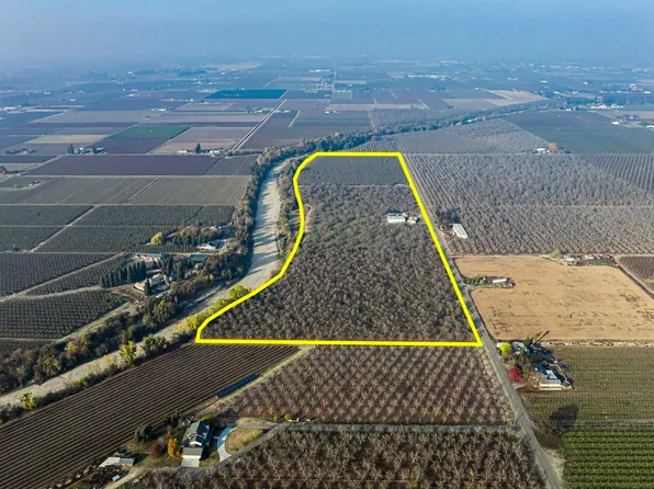 280 6 1/2 Avenue, Kingsburg, CA 93631