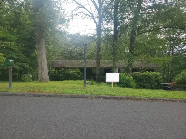 35 Sturbridge Rd, Easton, CT 06612