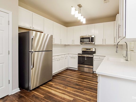 3rd image of 232 Haywood Ln
