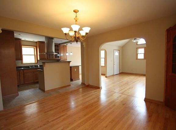 3rd image of 3410 N Natoma Ave