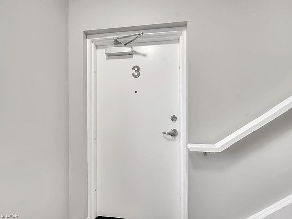 2nd image of 20 Murray Ct #3