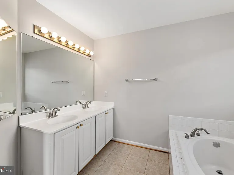 13700 Barksdale Dr — Photo 37