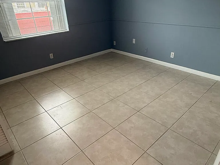 475 SE 8th St #214 — Photo 18